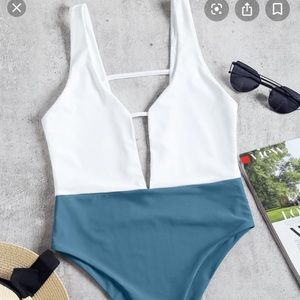 COPY - Zaful High Cut Two Tone One-piece Swimwear - L
